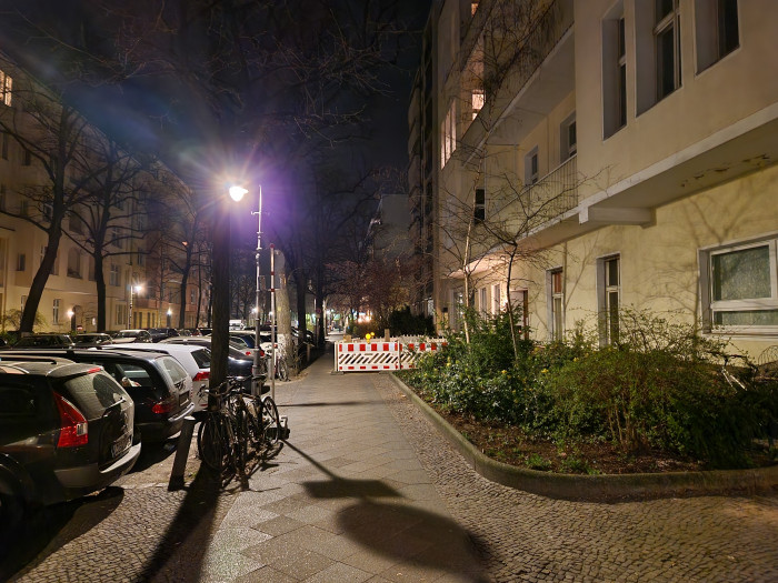 Nachtaufnahmen beherrscht das Galaxy S22 gut. (Bild: Tobias K&ouml;ltzsch/Golem.de)